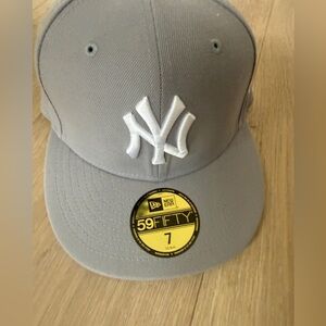 New Er baseball hat cap brand new size 7 Yankees flat top fitted New York